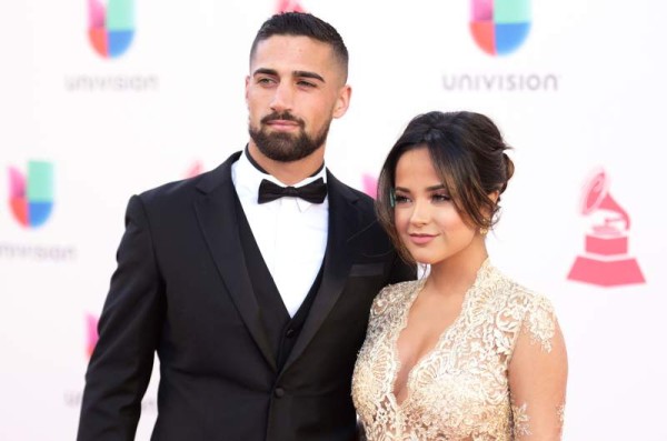 Becky G y Sebastián. El futbolista Sebastián Lletge y la cantante Becky G son novios desde hace más de un año. Los tortolitos ya se mudaron a vivir juntos.