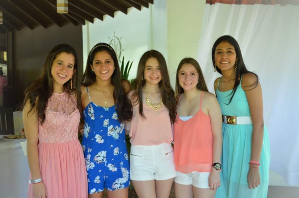 Estudiantes disfrutan viaje de despedida en Roatán