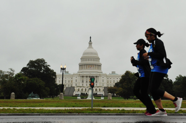 América Latina continúa en vilo por crisis fiscal en EUA