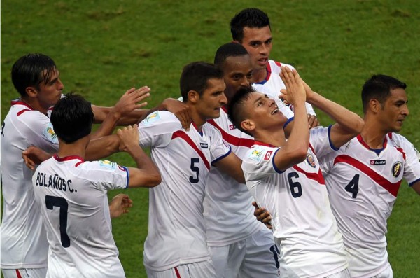 Costa Rica firma una gran remontada y sorprende a Uruguay