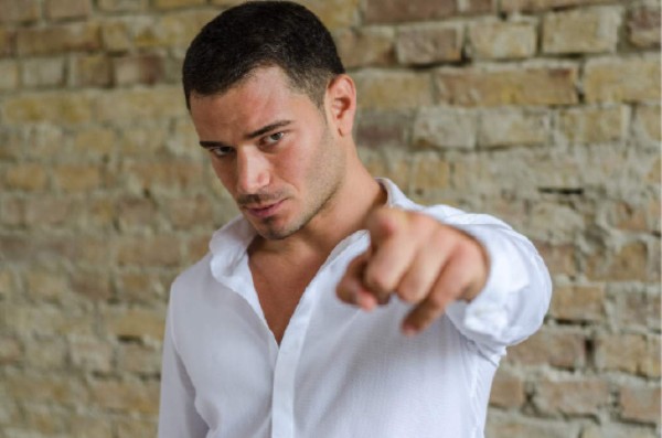 Es todo un patán y no lo sabe