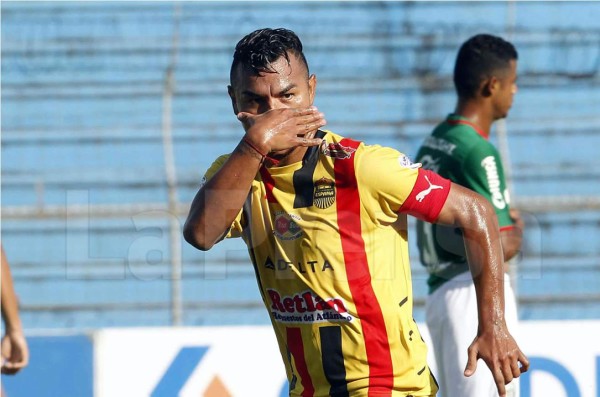 El Alajuelense presenta a Roger Rojas y Luis Garrido y espera a otro hondureño