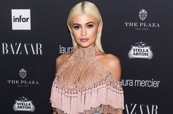 Kylie Jenner paga tres millones de lempiras mensuales en renta de mansión