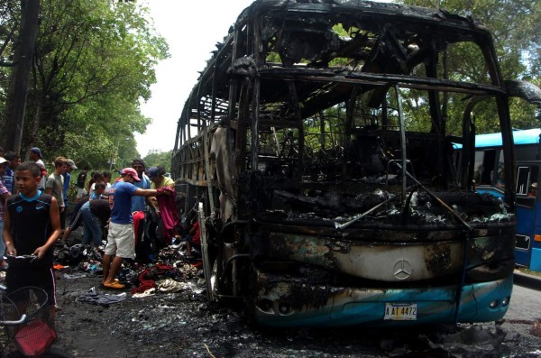 Muchos pasajeros buscaban parte de su equipaje.