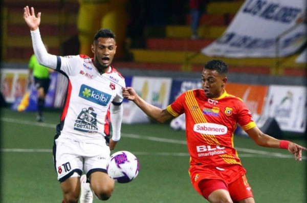 Alex Lópex y Alajuelense clasifican a una nueva final del fútbol de Costa Rica