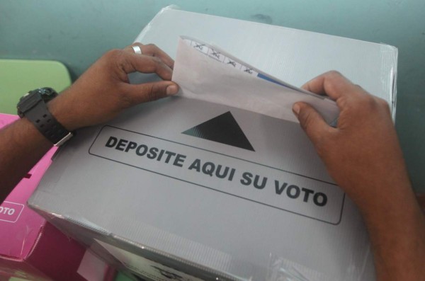 Podrán votar en el exterior los que tengan nueva cédula