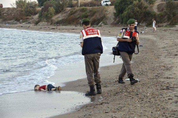 Indignación mundial por foto de niño sirio ahogado