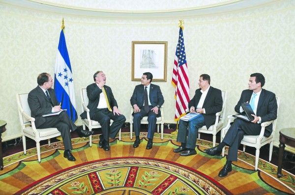 Presidente de Honduras se reunirá hoy con funcionarios de EUA