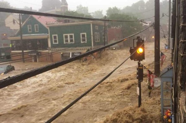 Fuertes inundaciones dejan devastada Ellicott City, Maryland