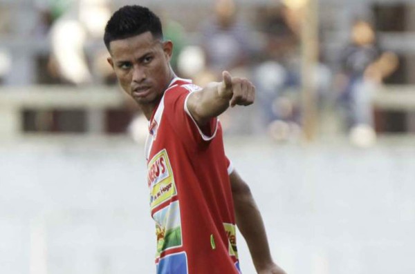 Tres equipos buscan quedarse con Marco Tulio Vega