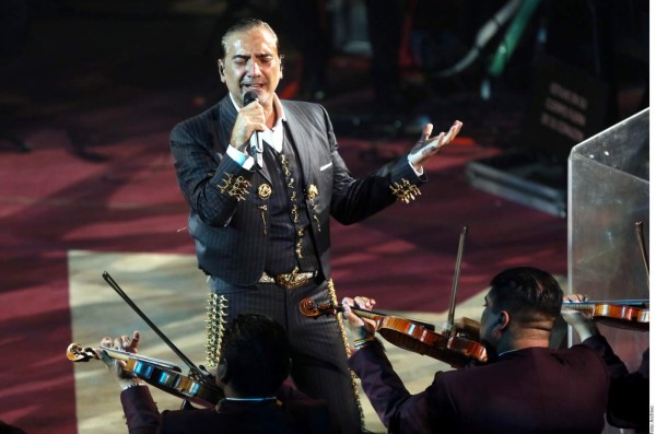 Captan a Alejandro Fernández borracho en pleno concierto