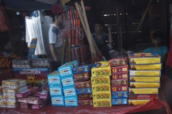 Cohetes de alto poder venden en mercados sampedranos