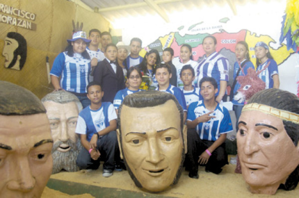 Ritmo, sabor y colorido en VI Feria Hispana