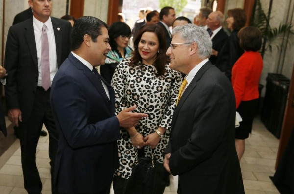 Presidente promueve en EUA inversión y turismo