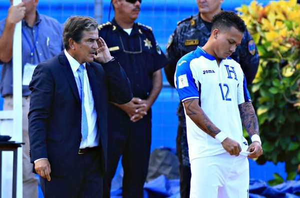 Jorge Luis Pinto lamentó la muerte de Arnold Peralta. Foto Amilcar Izaguirre