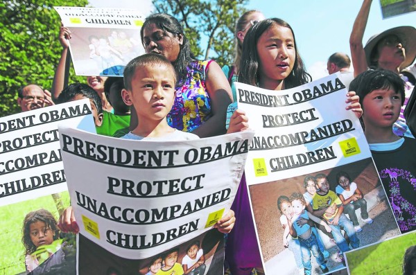 Niña hondureña relata su historia como migrante ante senadores