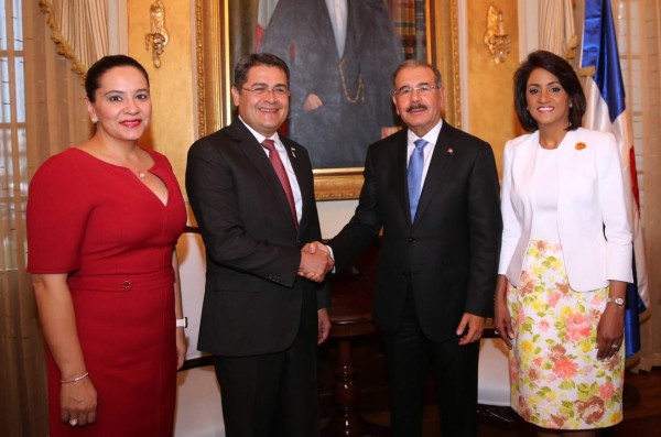 Presidente de Honduras conoce proyectos en Dominicana
