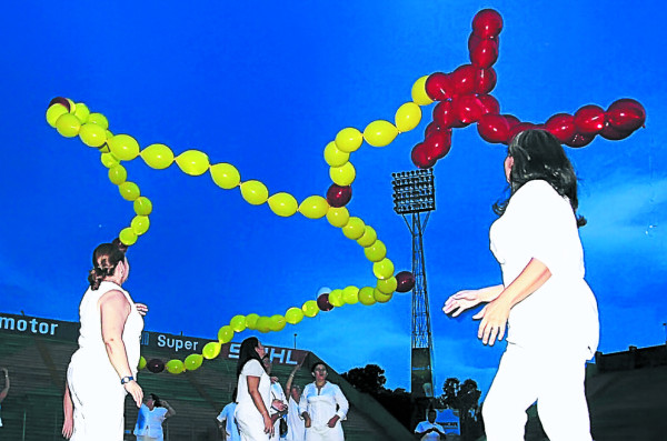 Más de mil personas rezan por la paz motivadas por el Papa