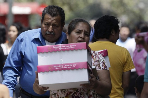 Con pasteles y flores agasajaron a las madres hondureñas