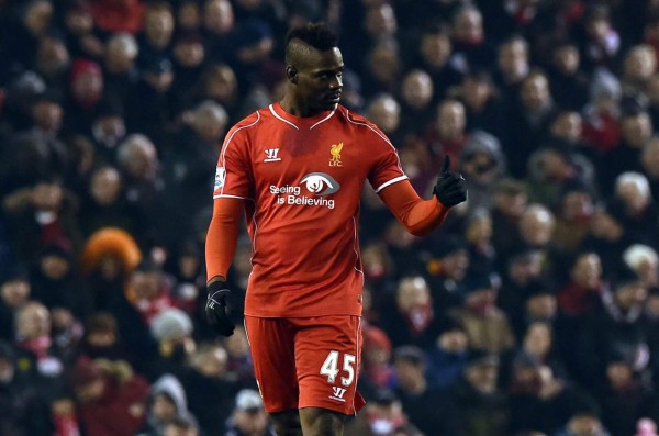 Mario Balotelli da triunfo al Liverpool contra el Tottenham