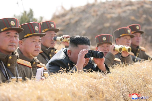 TOPSHOT - This picture taken on March 20, 2020 and released from North Korea's official Korean Central News Agency (KCNA) on March 21 shows North Korean leader Kim Jong Un (C) inspecting an artillery fire competition between large combined units of the Korean People's Army (KPA) on the western front. (Photo by STR / KCNA VIA KNS / AFP) / - South Korea OUT / ---EDITORS NOTE--- RESTRICTED TO EDITORIAL USE - MANDATORY CREDIT 'AFP PHOTO/KCNA VIA KNS' - NO MARKETING NO ADVERTISING CAMPAIGNS - DISTRIBUTED AS A SERVICE TO CLIENTS / THIS PICTURE WAS MADE AVAILABLE BY A THIRD PARTY. AFP CAN NOT INDEPENDENTLY VERIFY THE AUTHENTICITY, LOCATION, DATE AND CONTENT OF THIS IMAGE --- /