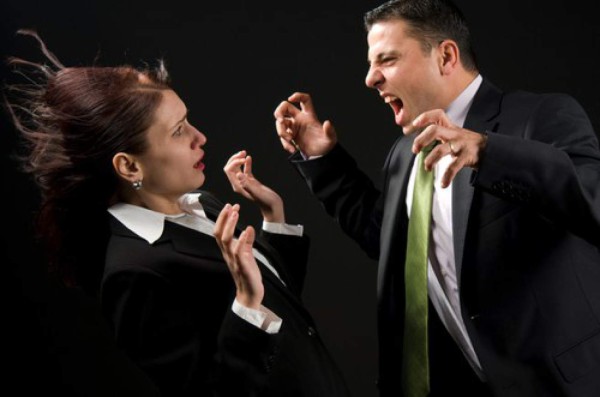 Cómo cambiar el equilibrio de poder al enfrentarse con un jefe agresivo