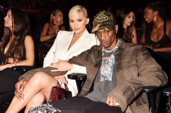Kylie Jenner y Travis Scott compran lujosa residencia
