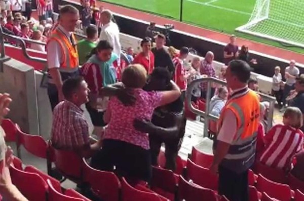 Video: El lindo gesto de Lukaku con una aficionada