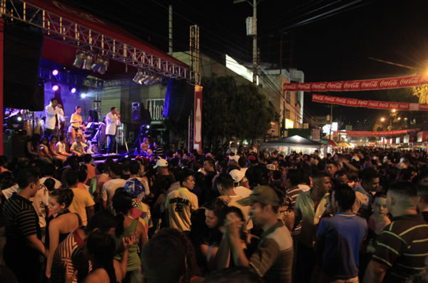 Frank Reyes la estrella del cierre de la Feria Juniana