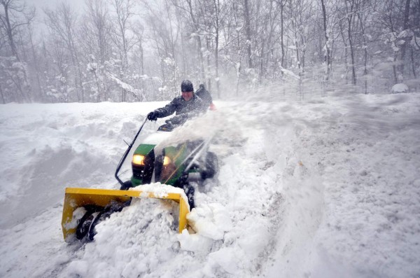 Aumenta a 13 cifra de muertes por nevadas en EUA