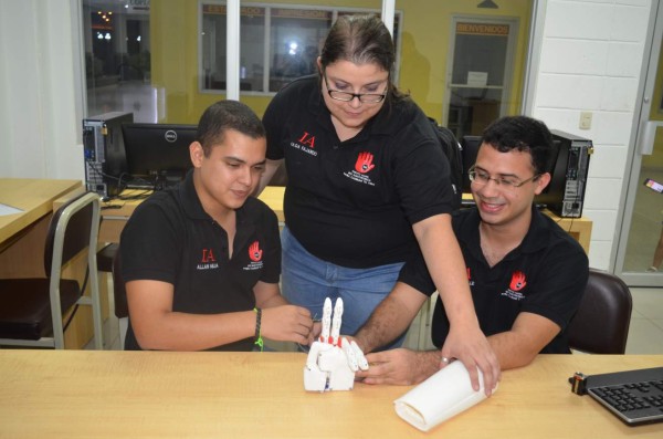 Universitarios desarrollan 42 emprendimientos tecnológicos