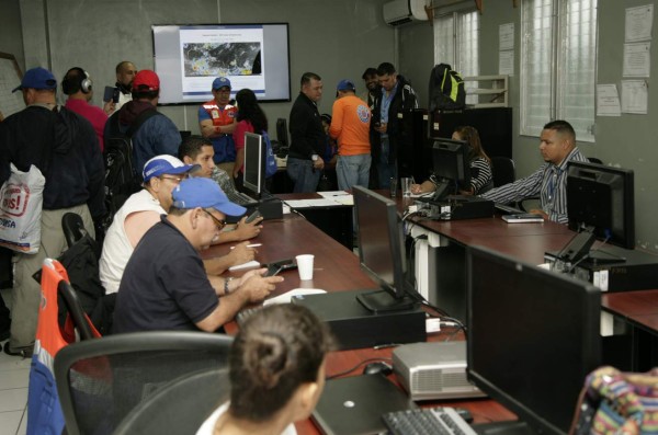 Earl amenaza con devastaciones en Centroamérica y México