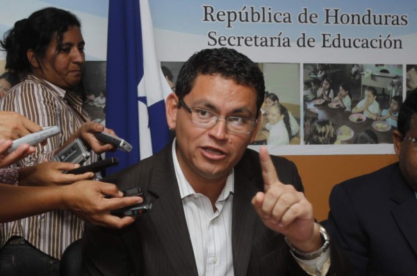 Ministro de Educación, Marlon Escoto, anuncia su aspiración presidencial