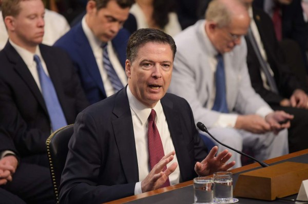 Comey da un testimonio demoledor sobre presiones de Trump al FBI