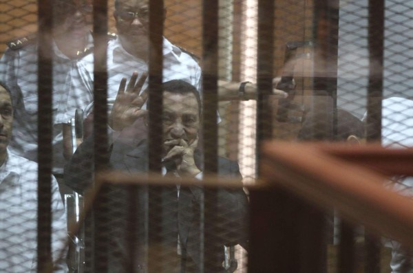 Condenan a Mubarak a tres años de cárcel por malversación de fondos públicos