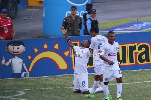 El Olimpia le gana el clásico al Motagua en el debut de Nahún Espinoza