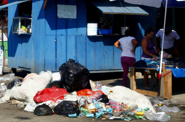 8,000 toneladas de desechos se acumulan por paro de contratistas en San Pedro Sula