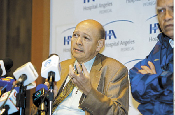 Salvador Cabañas ya habla y come sentado