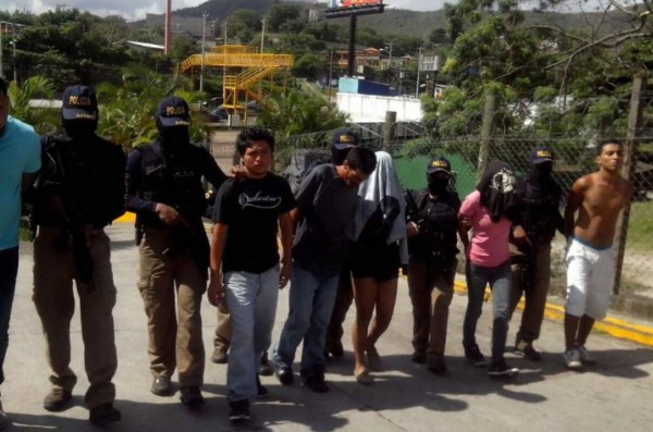 En posesión de dinero y celulares caen extorsionadores en Tegucigalpa