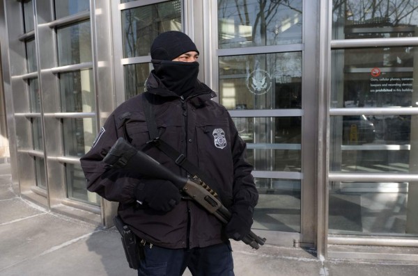 Arrestan en Nueva York a tres hombres que planeaban unirse a ISIS