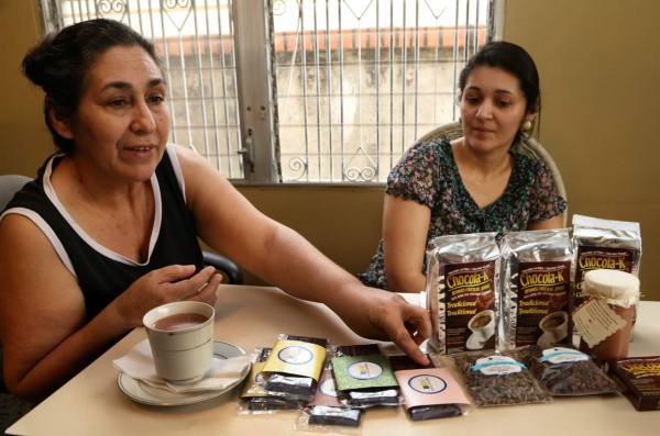 Madre e hija construyen juntas un dulce negocio a base de chocolate