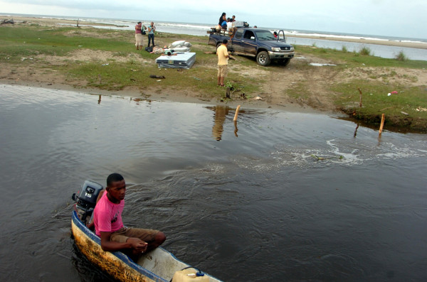 Al fin construyen carretera entre Colón y Gracias a Dios