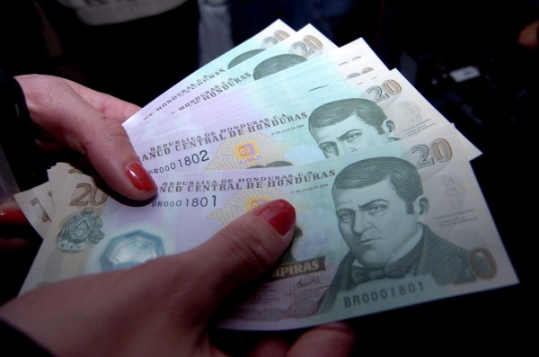 El lempira resiste el avance del dólar
