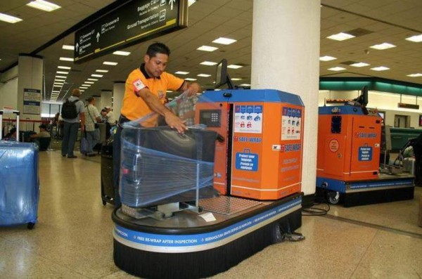 Reglas para envoltura de equipajes genera polémica en Miami