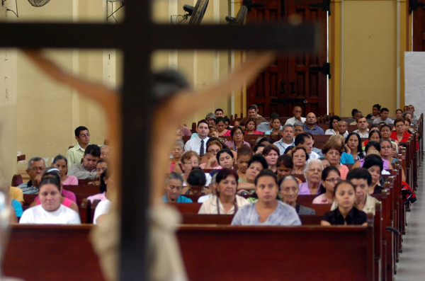 Humildad del papa Francisco cautiva a los sampedranos.