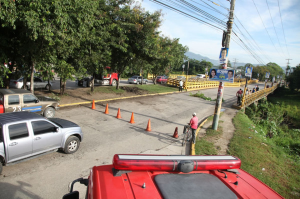 Por lluvias inhabilitan dos meses puente cerca de Expocentro