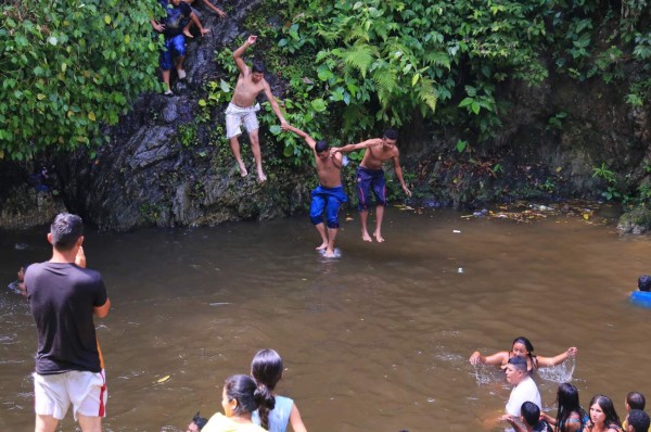 Los 'peces” llegan en bicicleta desde Choloma hasta Armenta