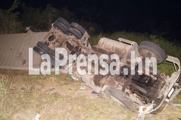 Muere conductor y guardia de seguridad en volcamiento vehicular en Copán