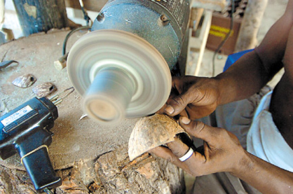 Sambo Creek: Artesanías de coco que brillan