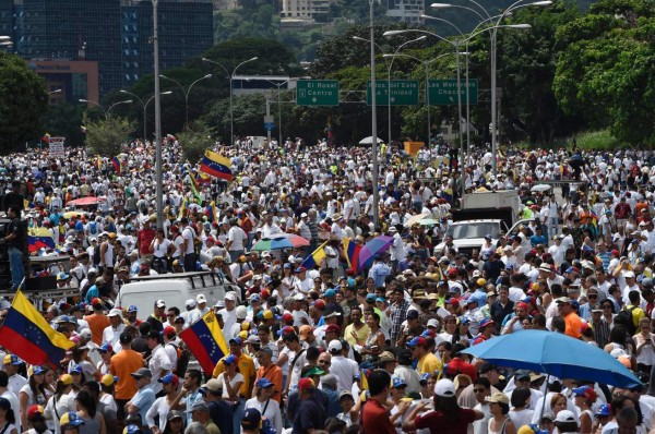 Oposición venezolana muestra su fuerza en las calles